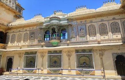Fateh Prakash Palace -Crystal Gallery View